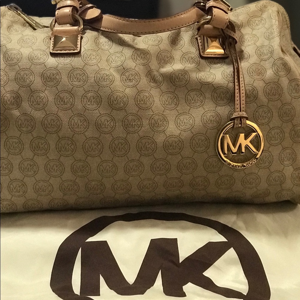 Authentic Michael Kors-top handle like speedy